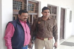 गोंडा: 5000 रुपए की रिश्वत लेते पकड़ा गया CMO Office का बाबू, एंटी करप्शन टीम ने किया गिरफ्तार