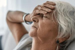 पुरुषों के मुकाबले बुजुर्ग महिलाओं को क्यों होता है ज्यादा दर्द, नए शोध में आई ये वजह