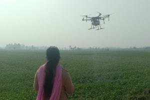 Lakhimpur Kheri News: जनपद में सिर्फ एक महिला को ही बनाया ड्रोन दीदी, ट्रेनर ने समूह से 16 हजार रुपए वसूले 
