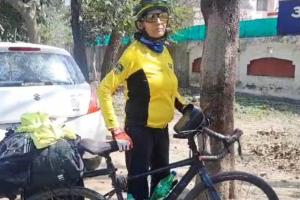 रुद्रपुर: 65 वर्षीय महिला ने 5200 किलोमीटर साइकिल चलाकर बनाया विश्व रिकॉर्ड  