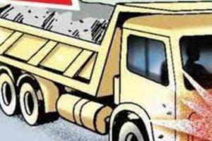 बाजपुर: पेट्रोल पंप पर डंपर ने तीन युवकों को कुचला, एक की मौत