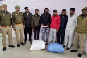 Mathura News: दो कार में ले जाते लाखों रुपए का गांजा पुलिस ने पकड़ा, 6 तस्कर गिरफ्तार