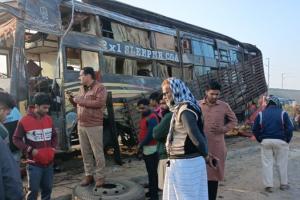 Kanpur Dehat Accident: लखनऊ नेशनल हाईवे पर पलटी शताब्दी बस, मची चीख-पुकार, दो दर्जन सवारियां घायल