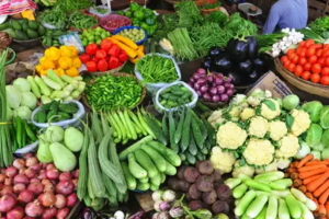 हल्द्वानी: दोगुने दाम में सब्जियां खरीदने को मजबूर हुए लोग