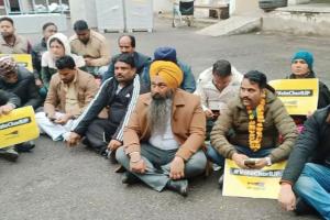 चंडीगढ़ मेयर चुनाव मामला: न्याय की मांग को लेकर आप ने किया विरोध, कहा- न्याय मिलने तक जारी रहेगी भूख हड़ताल और प्रदर्शन
