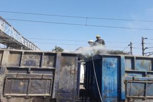 हरदोई रेलवे स्टेशन पर कोयला लदी मालगाड़ी में लगी आग, दो घंटे बाद दमकल कर्मियों ने पाया काबू