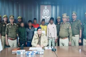 मीरजापुर: धोखाधड़ी कर नकली सोने की गिन्नी बेचकर ठगी करने वाले गैंग का पर्दाफाश, 5 शातिर गिरफ्तार
