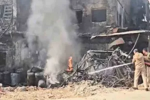 शिमलाः झाड़माजरी परफ्यूम फैक्ट्री में आठ दिन बाद फिर भड़की आग, लगी कार्य पर रोक