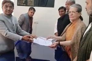 सोनिया गांधी ने राज्यसभा चुनाव के लिए नामांकन पत्र किया दाखिल, राहुल-प्रियंका भी रहे मौजूद 