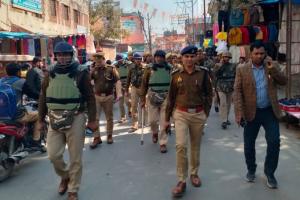 Farrukhabad News: हल्द्वानी की घटना को लेकर जिले में हाई अलर्ट जारी... चप्पे-चप्पे पर पुलिस बल तैनात