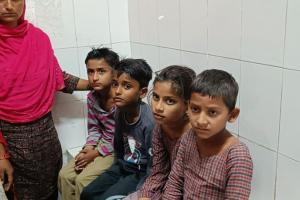 Kanpur News: मिड डे मील का खाना खाने के बाद अचानक 15 बच्चों की बिगड़ी हालत... कांशीराम अस्पताल रेफर