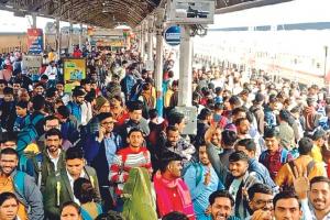 UP Police Exam 2024: पुलिस भर्ती परीक्षा को लेकर सेंट्रल स्टेशन में अभ्यर्थियों की भीड़... ट्रेनों को पकड़ने में यात्री  बेहाल    
