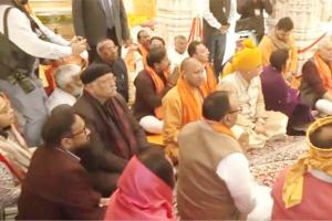 सीएम योगी ने पूरे मंत्रिमंडल के साथ भगवान रामलला के किए दर्शन-पूजन, डिप्टी सीएम ने सपा पर कसा तंज, VIDEO 