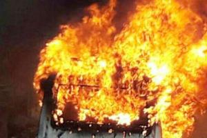 बहराइच: एक्सप्रेसवे पर चलती बस में लगी आग में जिले के छह यात्री झुलसे, टला बड़ा हादसा, देखें shocking video!