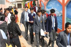 बाराबंकी: सीबीएसई बोर्ड की हिंदी की परीक्षा में छात्रों की रही शत प्रतिशत उपस्थिति, सुरक्षा के रहे कड़े इंतजाम