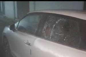 रायबरेली: सपा नेता स्वामी प्रसाद के प्रतिनिधि पर जानलेवा हमला, कार के शीशे तोड़े!, भागकर बचाई जान  