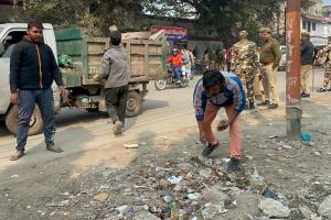Bareilly News: हल्द्वानी से सबक लेकर सड़कों से पत्थर हटवा रही बरेली पुलिस, मौलाना तौकीर रजा के आवास पर भी भारी सुरक्षा