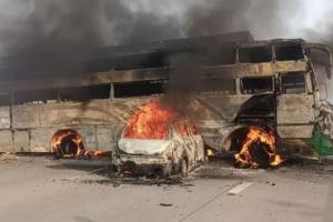 Mathura: यमुना एक्सप्रेस-वे पर बस और कार में भिड़ंत के बाद लगी आग, पांच लोग जिंदा जले