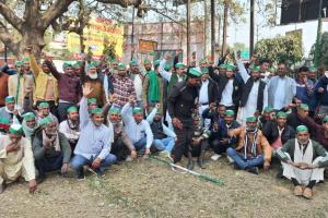  Bareilly News: चकबंदी के खिलाफ किसानों में आक्रोश, भाकियू भानु के नेतृत्व में किया धरना प्रदर्शन 