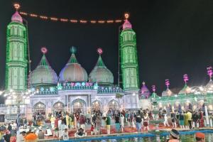 Pilibhit News: इबादत में गुजरी शब-ए-बारात, जगमग हुई जामा मस्जिद...चला दुआओं का सिलसिला