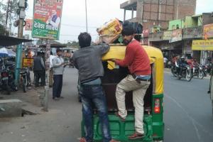 Kasganj News: यात्रियों की जान जोखिम में डाल रहे डग्गामार वाहन, बे-रोकटोक सड़कों पर भर रहे फर्राटा