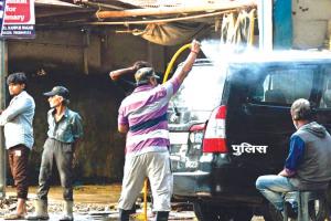 Kanpur: बाइक व कार धुलाई सेंटरों पर शिकंजा कसने की तैयारी; नगर निगम ने दिए कार्रवाई के आदेश... 