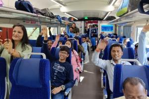 बरेली: यात्रियों का यादगार बना सफर, 2 घंटा 52 मिनट में लखनऊ पहुंची वंदे भारत एक्सप्रेस 