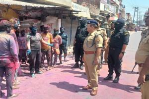 हरदोई: हुड़दंगियों पर सख्त हुई पुलिस, एसपी ने किया पैदल मार्च  