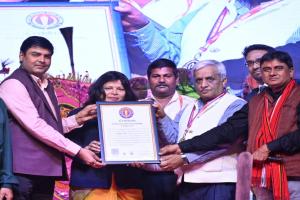 अयोध्या में बना दूसरा World record, तुलसी के मंच पर 11 प्रदेशों के 200 कलाकारों का अद्भुत प्रदर्शन