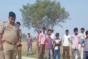 हरदोई: सड़क के किनारे शव मिलने से फैली दहशत, पुलिस ने शुरु की जांच