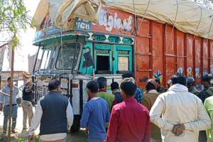अंबेडकरनगर: ट्रक में उतरे हाई वोल्टेज करंट की चपेट में आने से राहगीर की मौत