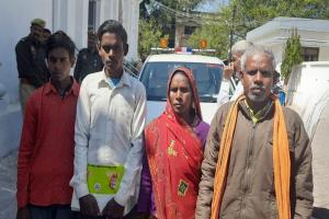 सुलतानपुर: जिसके बेटी की हुई हत्या, पुलिस उसे ही मान रही गुनहगार, जाने क्या है मामला... 