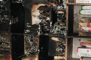 बहराइच: मेडिकल स्टोर में अज्ञात कारणों से लगी आग, सामान जलकर राख
