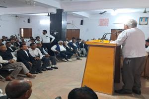सुलतानपुर: ज्यूडिशियरी ट्रांसफर से नाराज वकीलों ने की बैठक, कामकाज रहा ठप