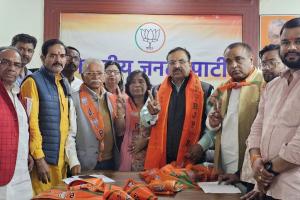 Kanpur News: मंत्री जगदेव यादव की पत्नी समेत विपक्षी नेताओं ने थामा बीजेपी का दामन...देखें- लिस्ट