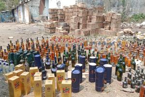 बलरामपुर: डीएम के आदेश पर नष्ट की 40 लाख रुपए की मदिरा, जानें वजह