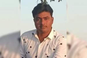 Chitrakoot Accident: बिजली पोल से टकराकर पेड़ में जा धंसी अनियंत्रित कार; होली पर रिश्तेदार के घर जा रहे युवक की मौत