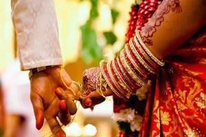 सामूहिक विवाह घोटाला : दूल्हे की पगड़ी-गमछा भी हुआ गायब, शर्ट के कपड़े में भी कर दी कटौती