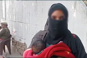बरेली : दुधमुंहे मासूम के साथ SSP कार्यालय पहुंची विवाहिता, ससुरालियों पर दहेज उत्पीड़न का लगाया आरोप