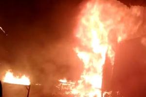 Unnao Fire: आग की चपेट में आकर दर्जनों दुकानें जलकर राख...50 लाख के माल का नुकसान का अनुमान