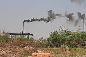 Unnao News:  जाजमऊ में दर्जनों ग्लू भट्ठियां उगल रहीं जहरीला धुआं...ग्रामीण परेशान, जिम्मेदार बेखबर