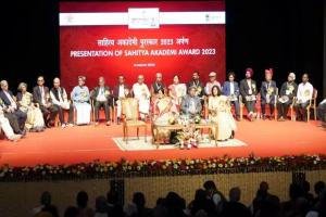 हिंदी उपन्यासकार संजीव सहित 24 लेखकों को साहित्य अकादमी पुरस्कार से किया गया सम्मानित 