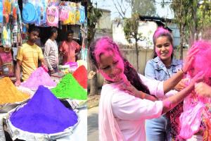 Moradabad News : मुरादाबाद में उड़ा अबीर-गुलाल, बाजार में उमड़ी खरीदारों को भीड़