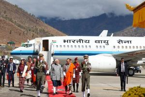 PM Modi Bhutan Visit : प्रधानमंत्री नरेंद्र मोदी दो दिवसीय राजकीय यात्रा पर भूटान पहुंचे, हुआ भव्य स्वागत 