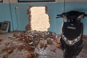 Kanpur Theft: दीवार काटकर इलेक्ट्रिक वाहन शोरूम में चोरी...लाखों का माल किया पार, जांच में जुटी पुलिस