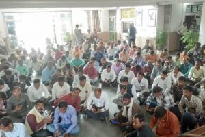 Bareilly News: दस महीने से मानदेय न मिलने पर रोजगार सेवकों का विकास भवन में प्रदर्शन, जमकर की नारेबाजी