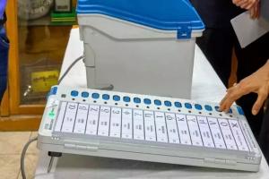 Kanpur News: मतदान केंद्रों में नहीं मिली आधारभूत सुविधाएं; जिला प्रशासन ने जताई नाराजगी