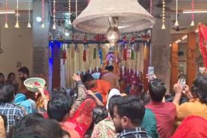बरेली: नवरात्रि समापन पर घर-घर जिमाई गईं कन्याएं, मंदिरों में श्रद्धालुओं की उमड़ी भीड़