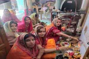 अयोध्या: रुदौली में राजस्थानी परिवारों ने मनाया गणगौर महापर्व, किया विसर्जन 