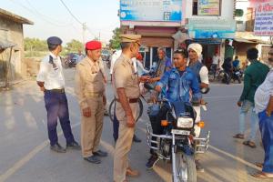 सड़क सुरक्षा पखवाड़ा: श्रावस्ती में यातायात और परिवहन विभाग ने चलाया यातायात जागरुकता अभियान